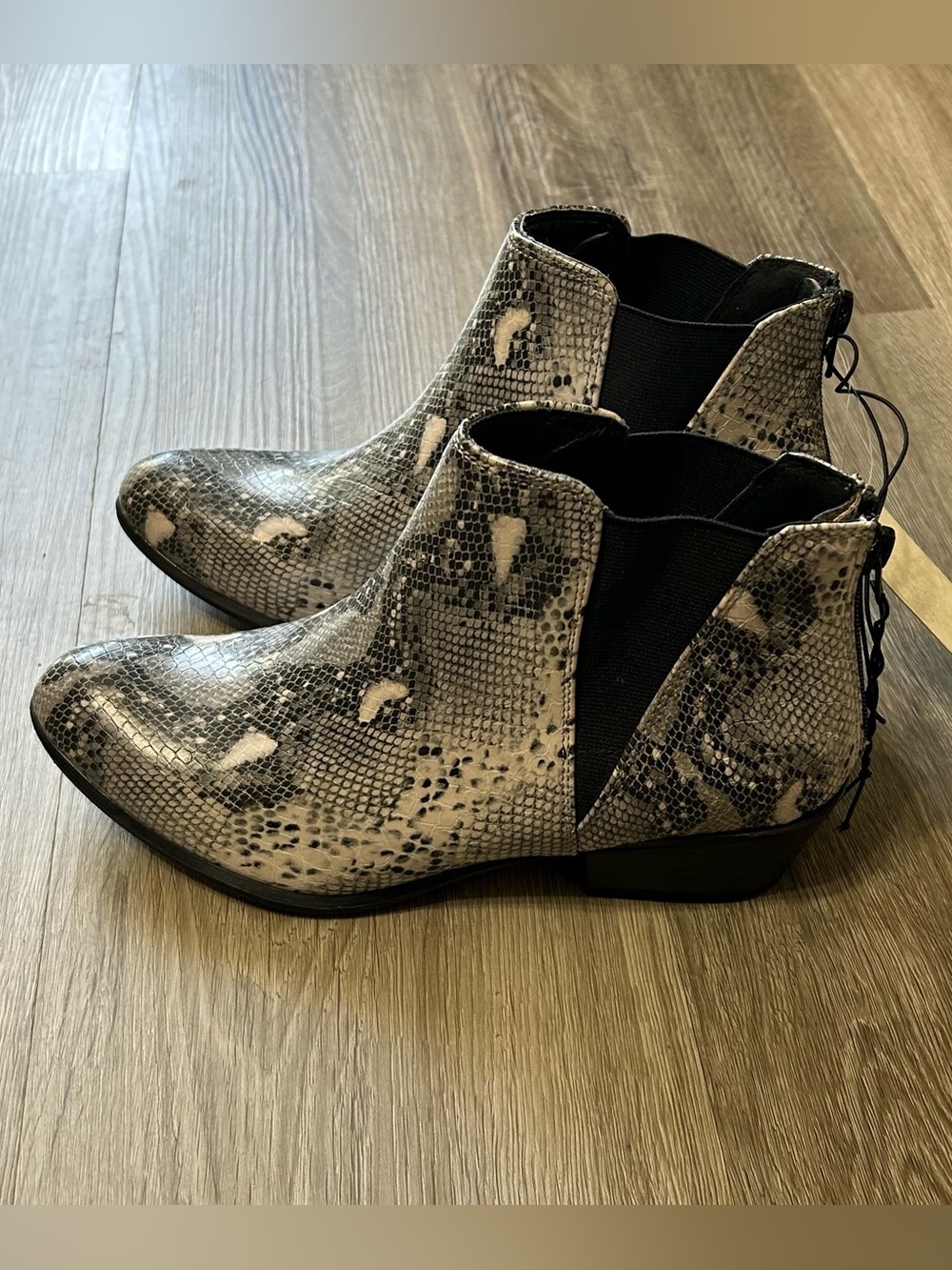 NWT Esprit Tiffany Snakeskin Ankle Boots Genuine Leather Gray Black Size 6